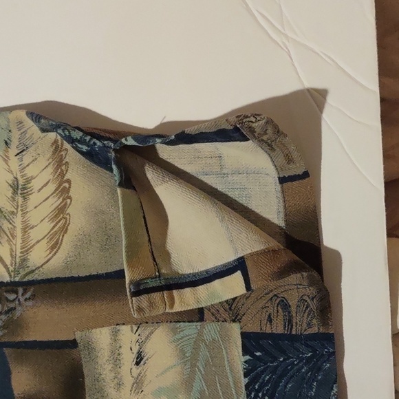 Paradise Cove Silk Men's Tropical Camp Shirt - Picture 8 of 9